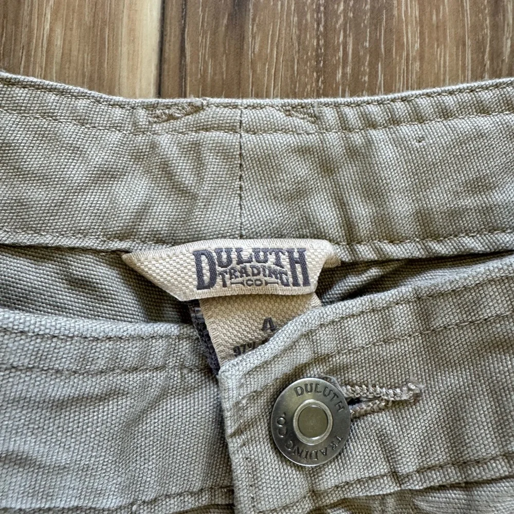 Duluth Trading Co Tan Flat Front Bermuda Shorts Women’s Size 4